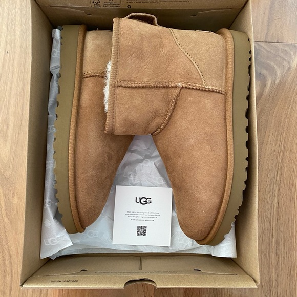 UGG Classic Mini II Genuine Shearling Lined Boot - Picture 3 of 10